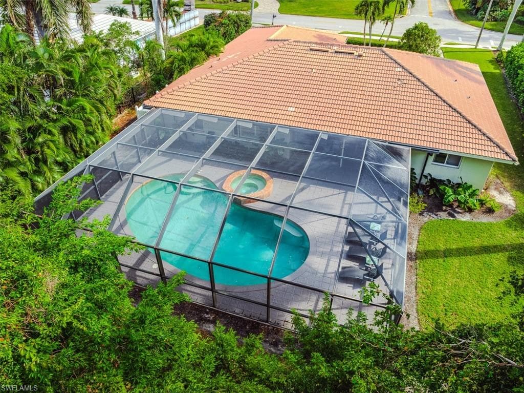 725 Old Trail Dr, Naples, FL 34103-3