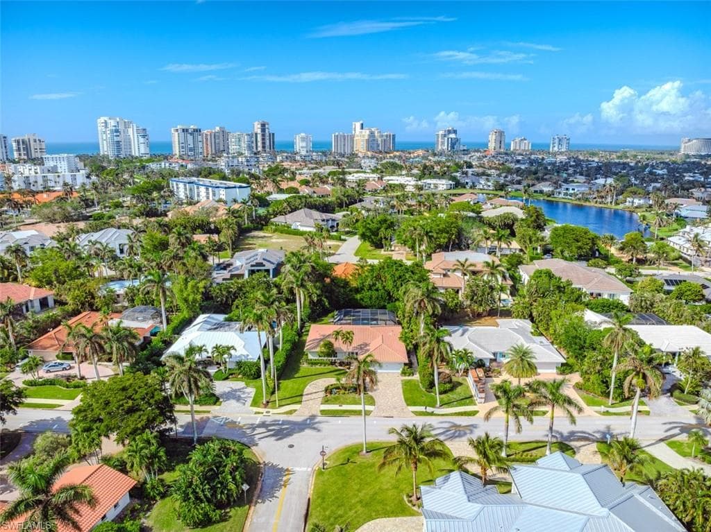 725 Old Trail Dr, Naples, FL 34103-6