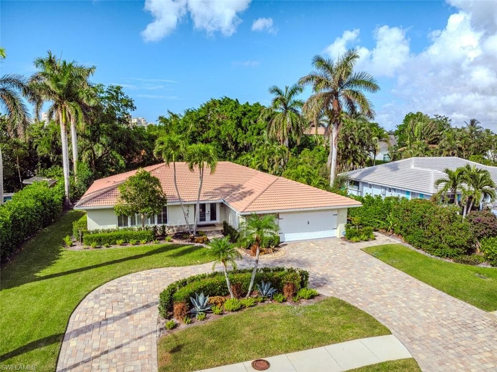 725 Old Trail Dr, Naples, FL 34103-7