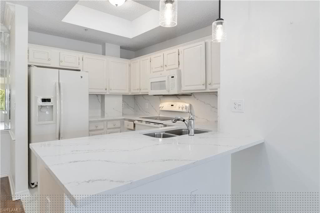201 Arbor Lake Dr 204, Naples, FL 34110-9