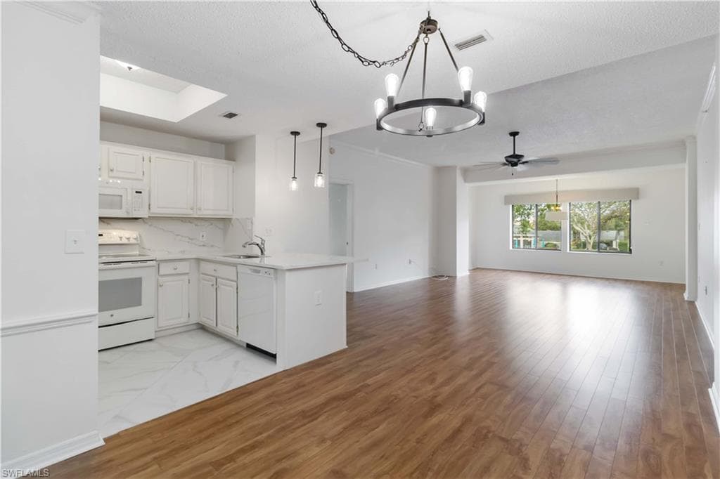 201 Arbor Lake Dr 204, Naples, FL 34110-2