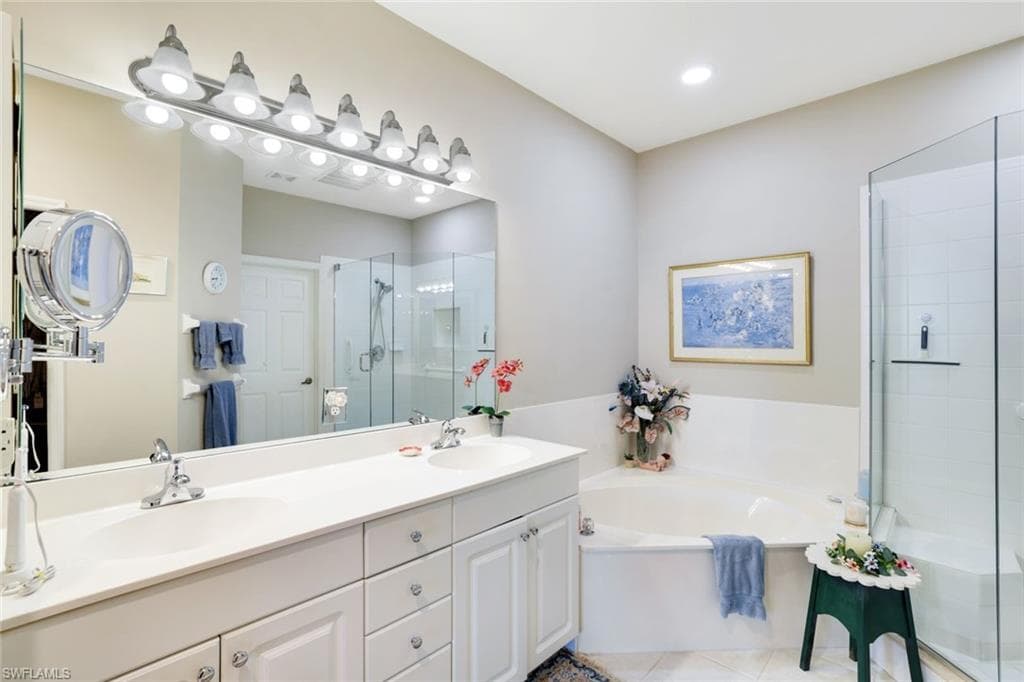 5080 Yacht Harbor Cir 103, Naples, FL 34112-13