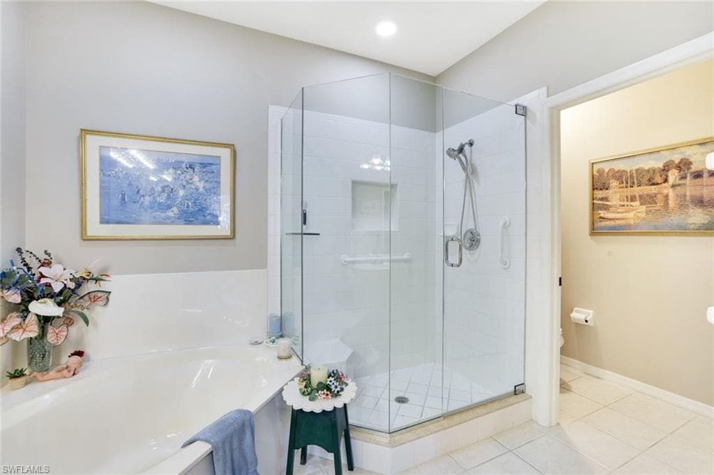 5080 Yacht Harbor Cir 103, Naples, FL 34112-14