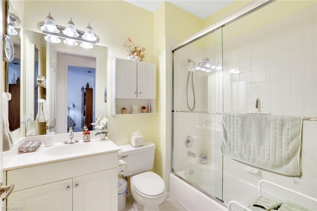 5080 Yacht Harbor Cir 103, Naples, FL 34112-18