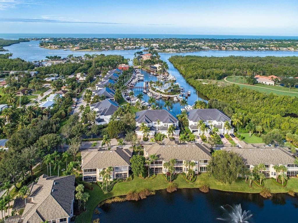 5080 Yacht Harbor Cir 103, Naples, FL 34112-25