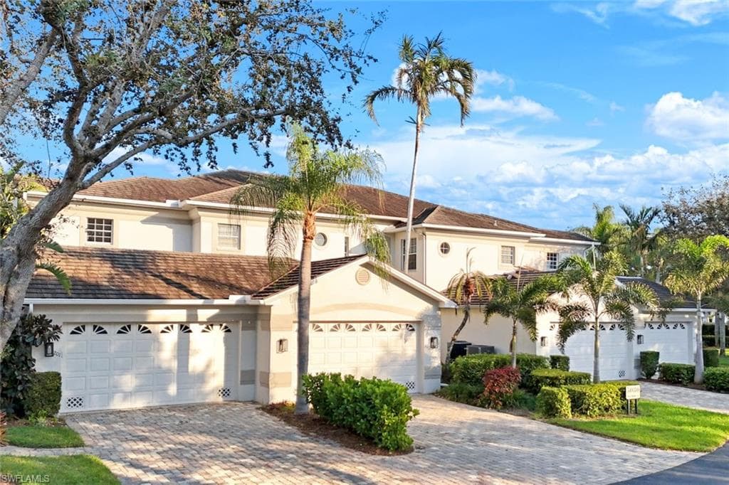 5080 Yacht Harbor Cir 103, Naples, FL 34112-2