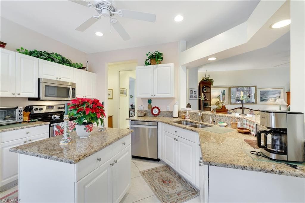 5080 Yacht Harbor Cir 103, Naples, FL 34112-5