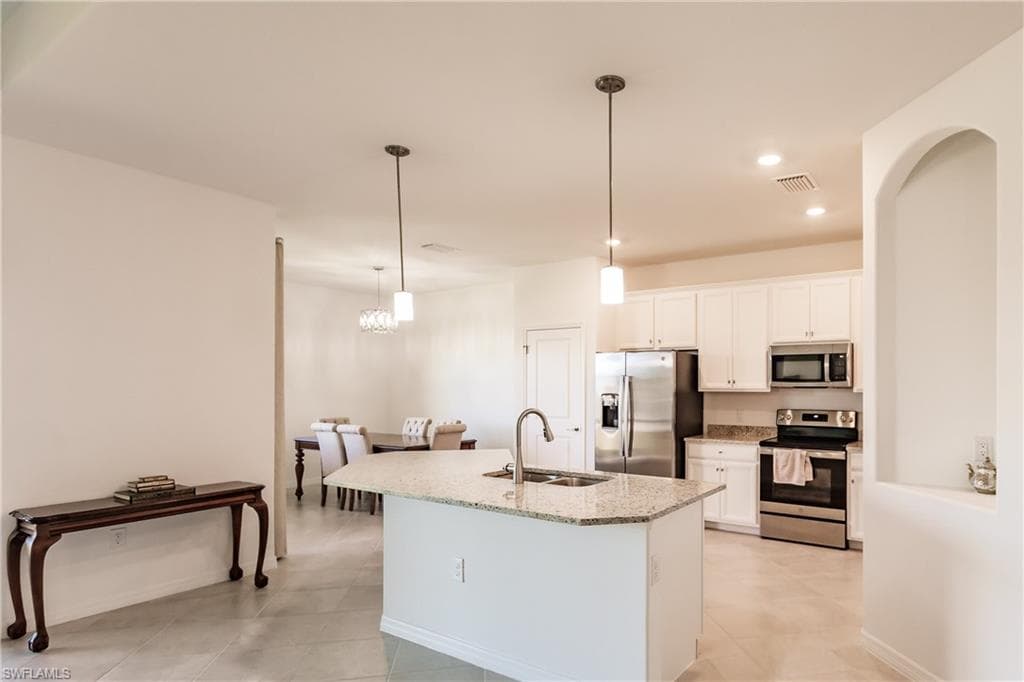 3305 Altimira Dr, Fort Myers, FL 33905-8