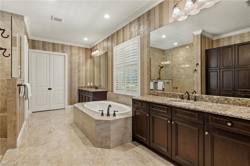 12449 Lockford Ln, Naples, FL 34120-17