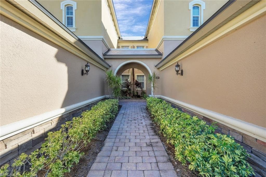 9532 Ironstone Ter 201, Naples, FL 34120-5