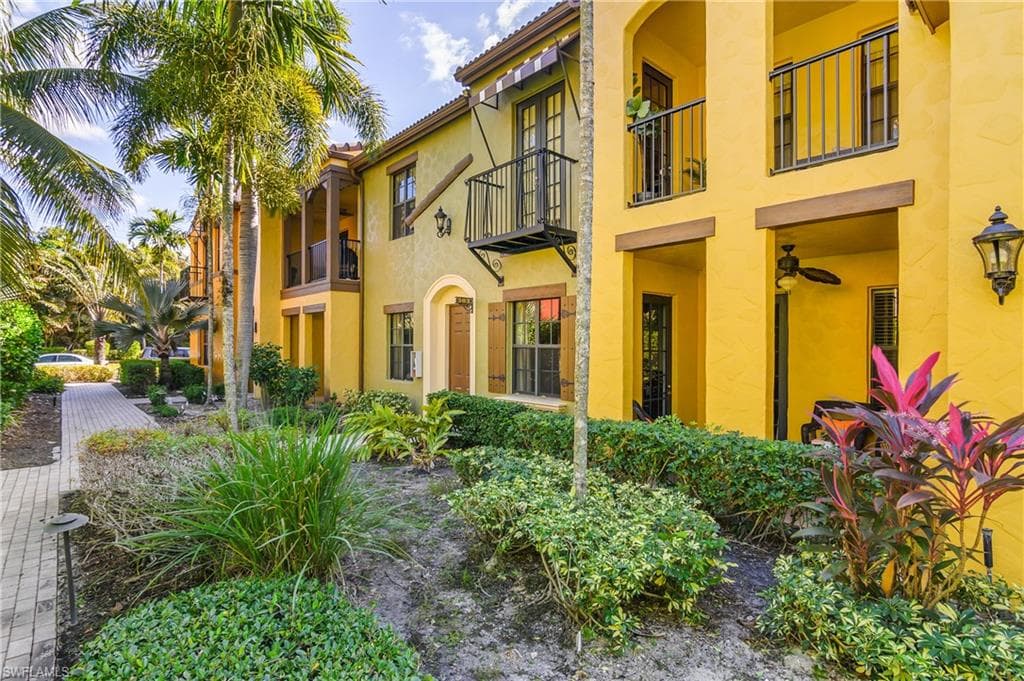 8949 Malibu St 303, Naples, FL 34113-4