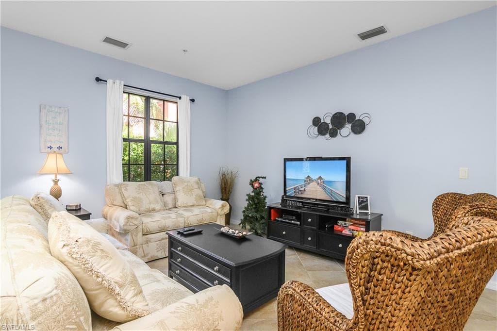 8949 Malibu St 303, Naples, FL 34113-6