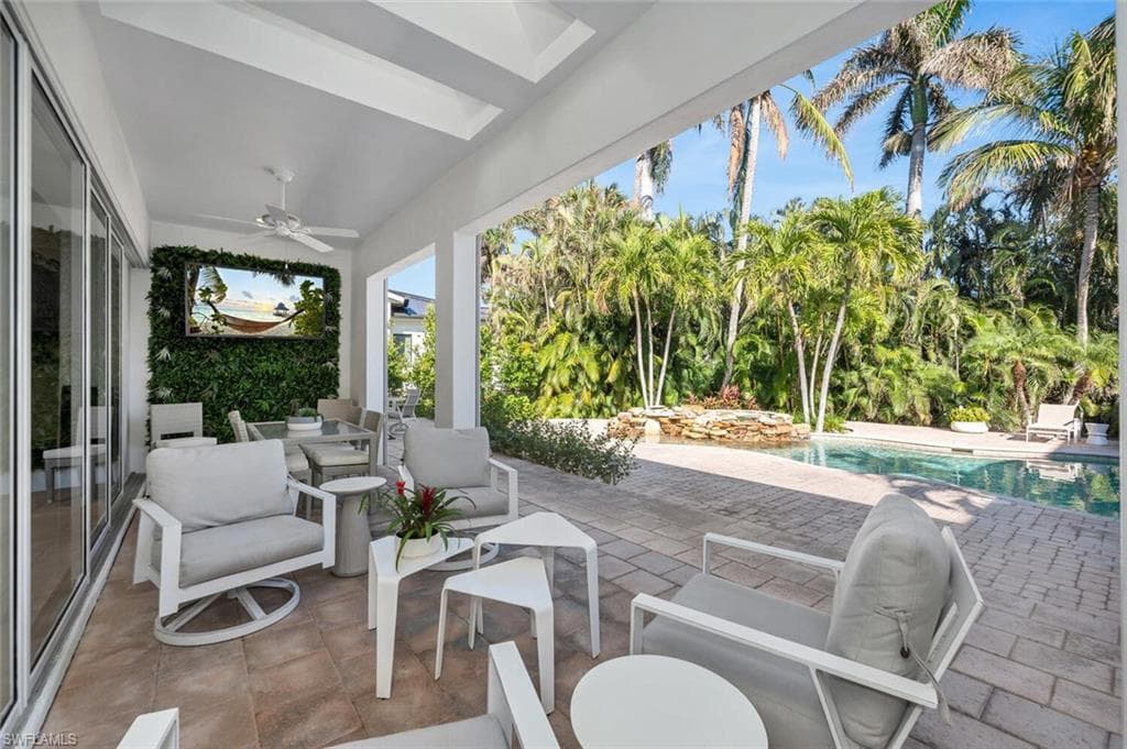405 Rudder Rd, Naples, FL 34102-27