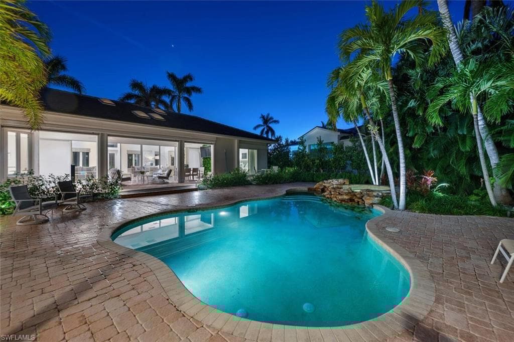 405 Rudder Rd, Naples, FL 34102-34