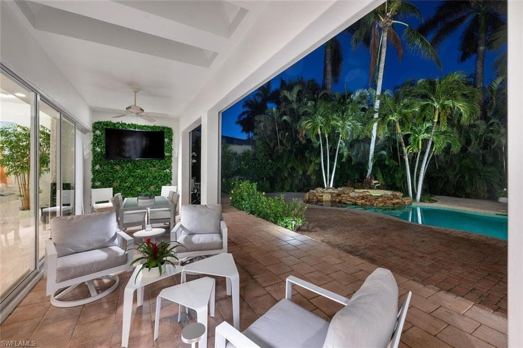 405 Rudder Rd, Naples, FL 34102-35