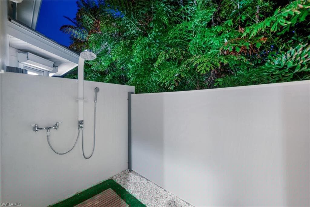 405 Rudder Rd, Naples, FL 34102-36