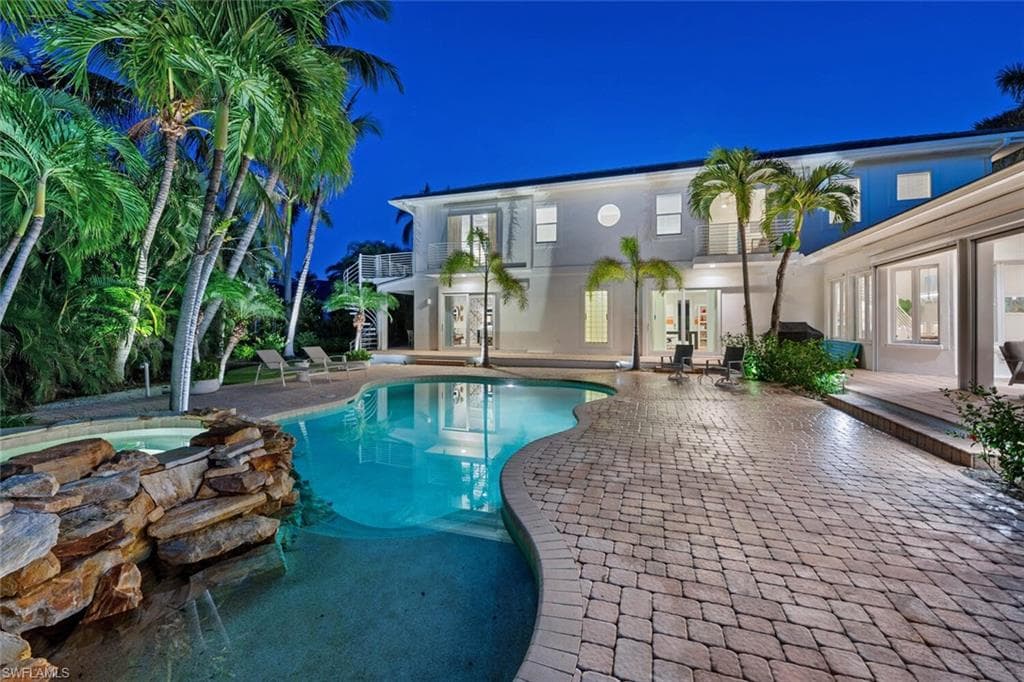 405 Rudder Rd, Naples, FL 34102-5