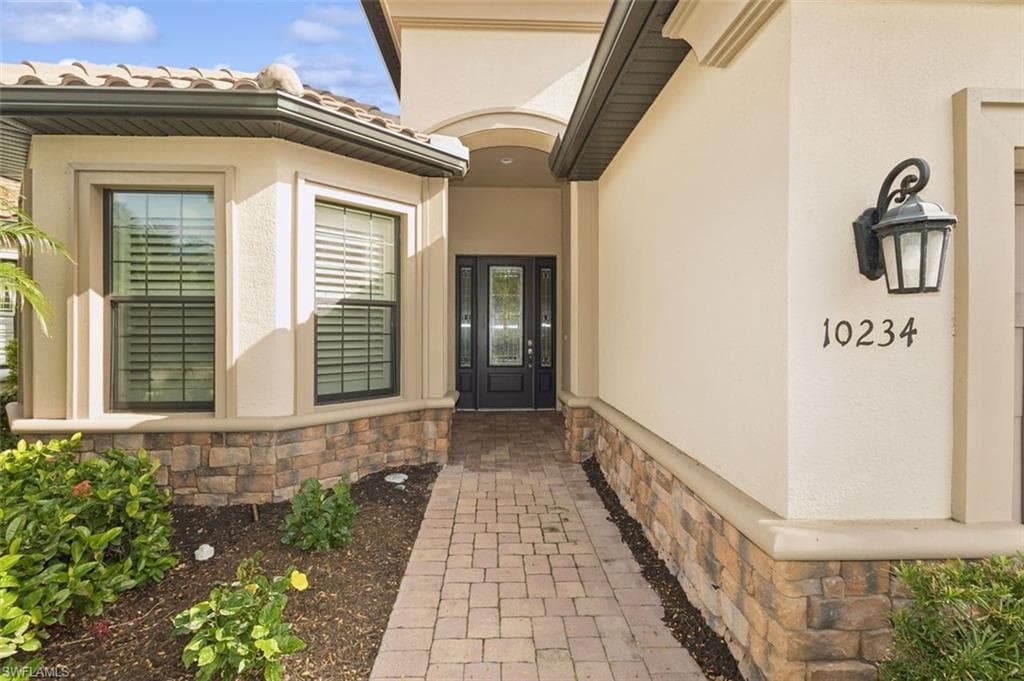 10234 Coconut Rd, Estero, FL 34135-4