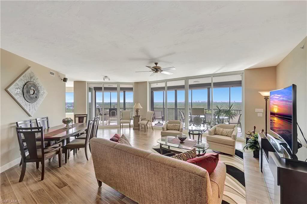 445 Cove Tower Dr 702, Naples, FL 34110-11