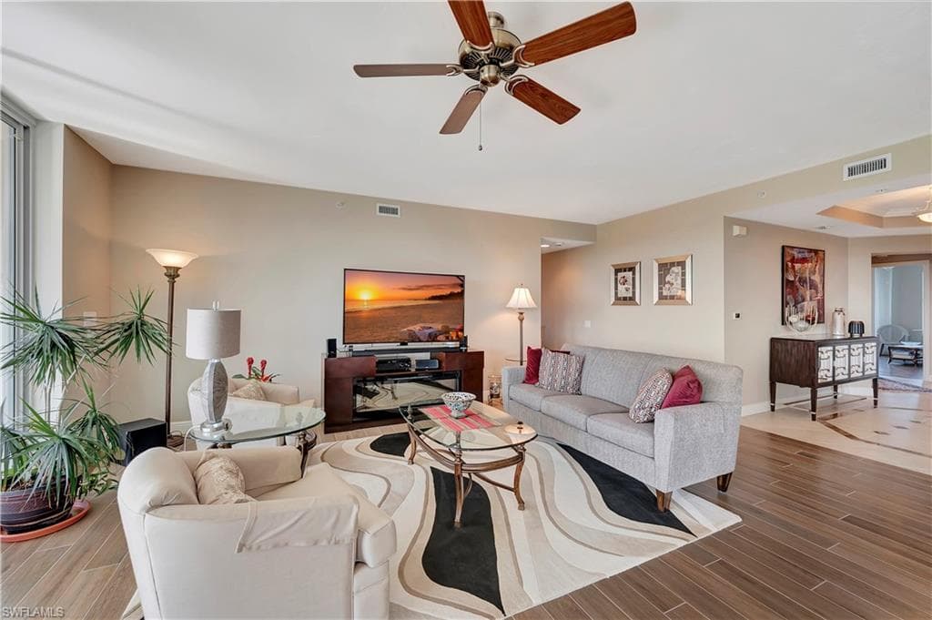 445 Cove Tower Dr 702, Naples, FL 34110-13