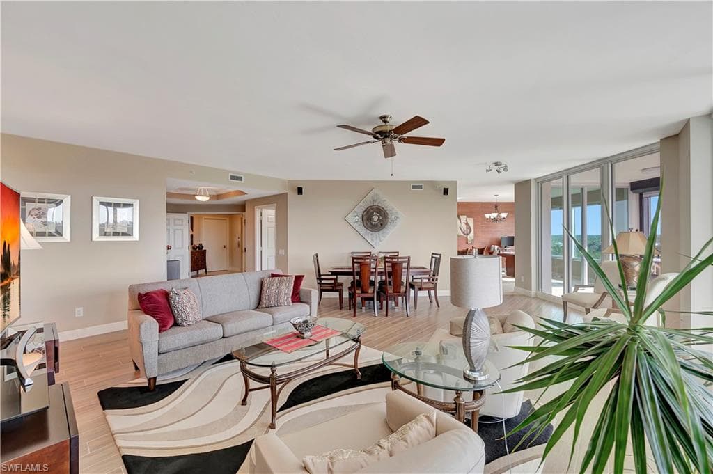 445 Cove Tower Dr 702, Naples, FL 34110-14