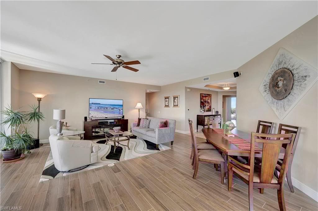 445 Cove Tower Dr 702, Naples, FL 34110-15