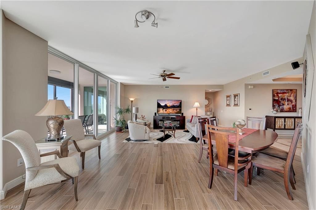 445 Cove Tower Dr 702, Naples, FL 34110-16