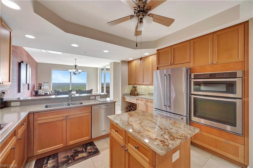 445 Cove Tower Dr 702, Naples, FL 34110-19