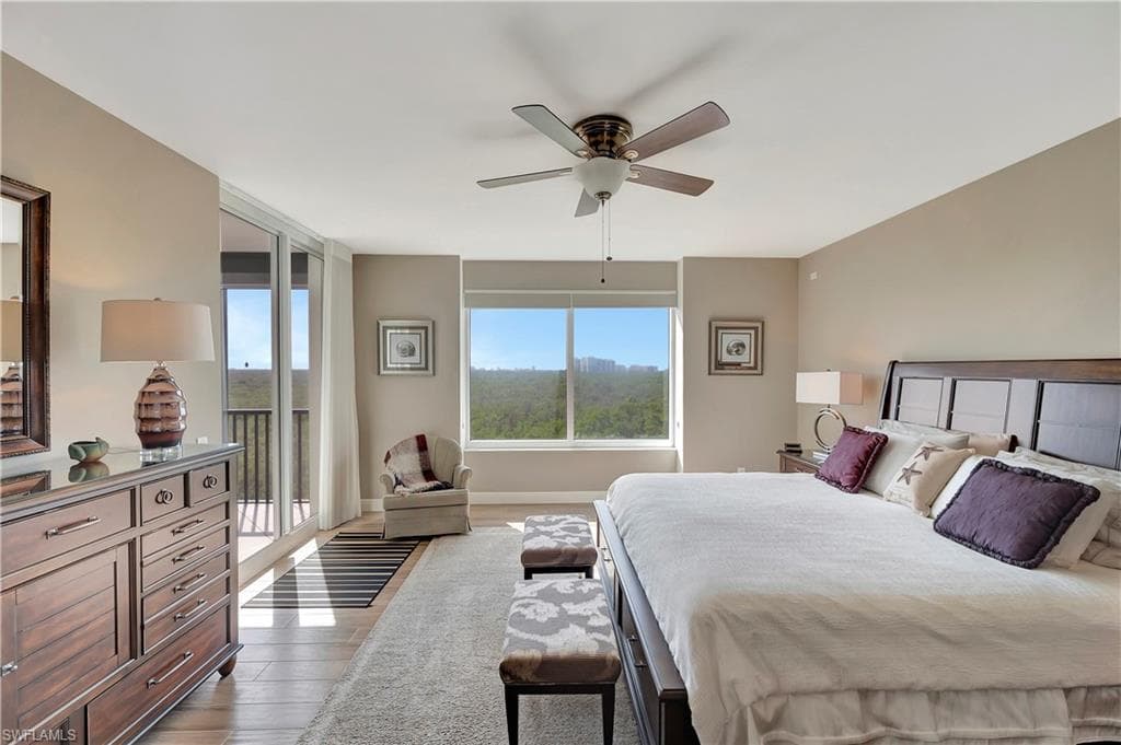 445 Cove Tower Dr 702, Naples, FL 34110-22