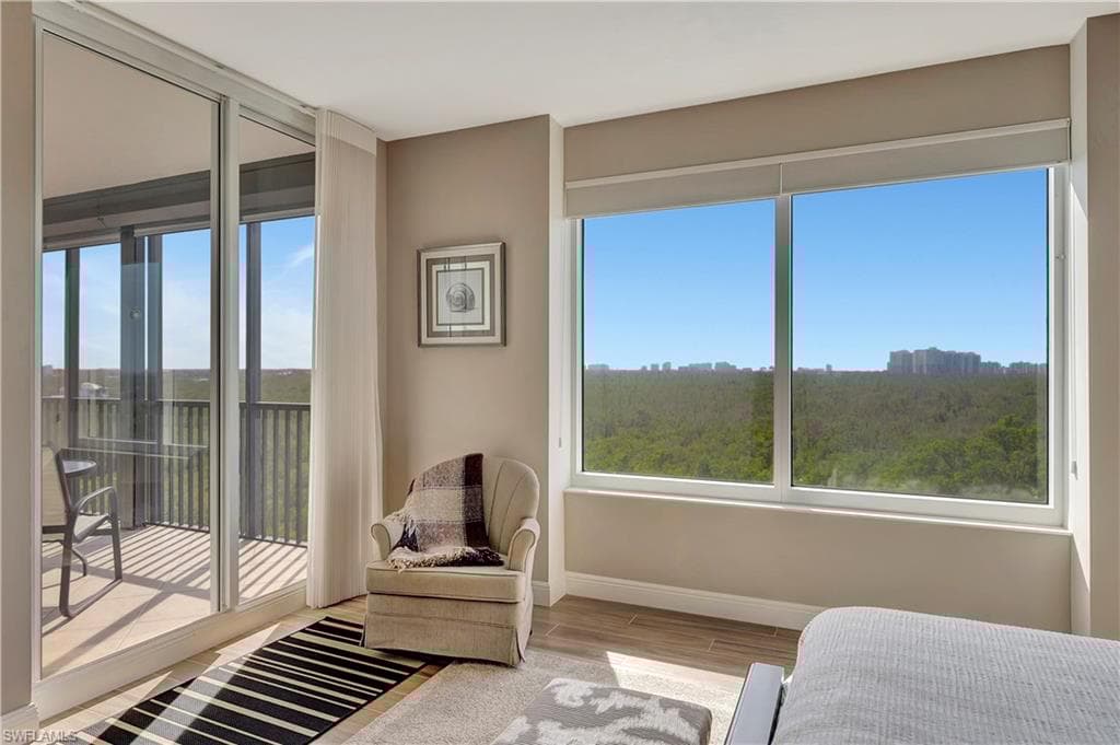 445 Cove Tower Dr 702, Naples, FL 34110-24