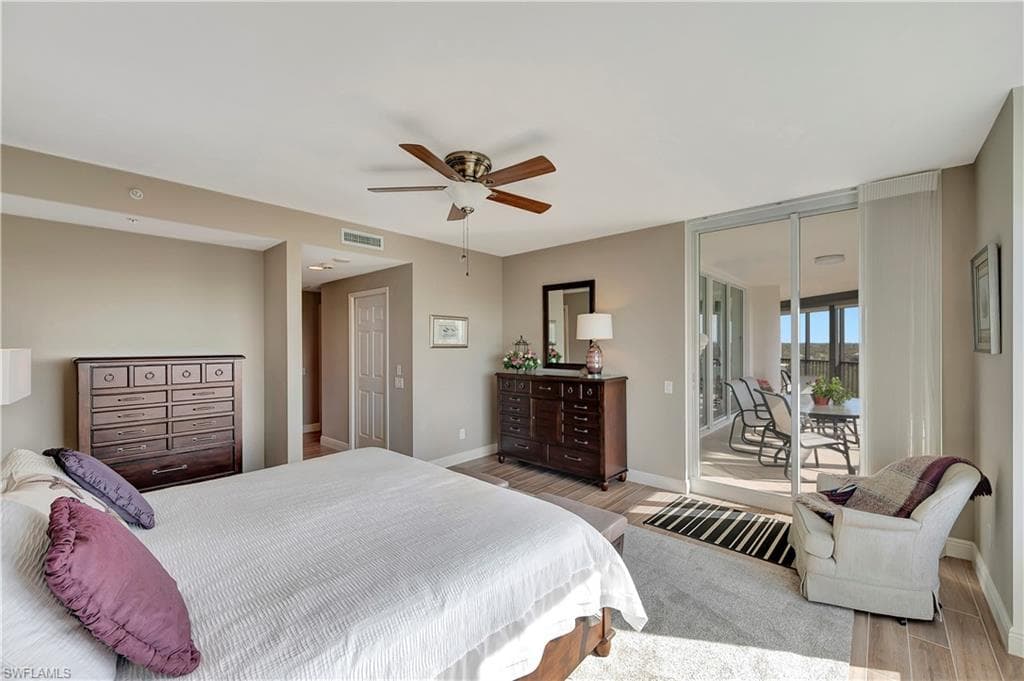 445 Cove Tower Dr 702, Naples, FL 34110-25