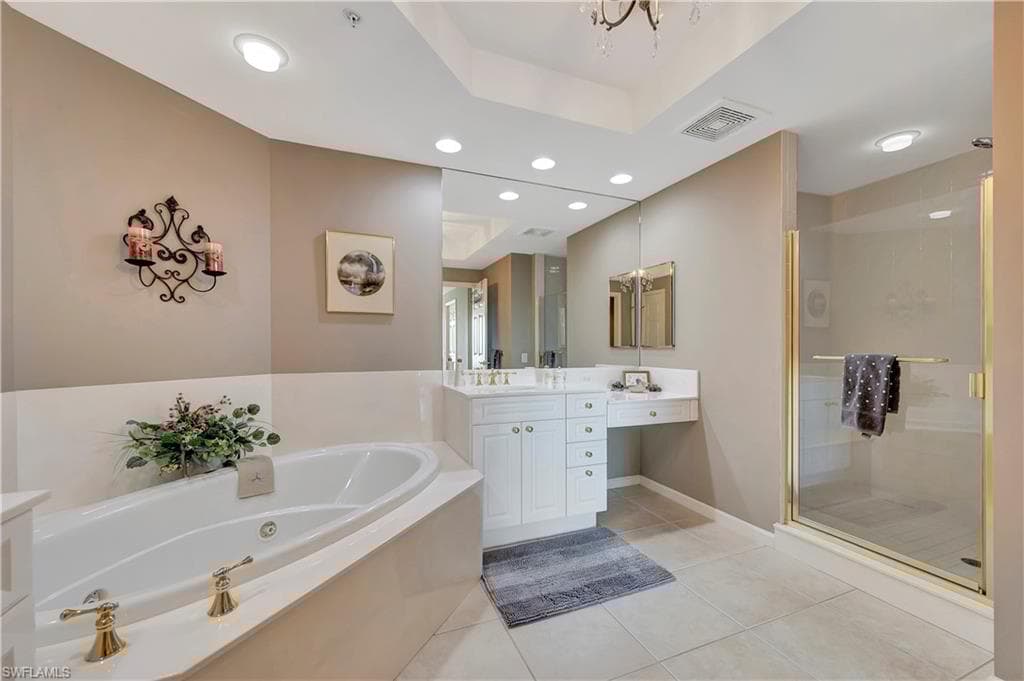 445 Cove Tower Dr 702, Naples, FL 34110-27