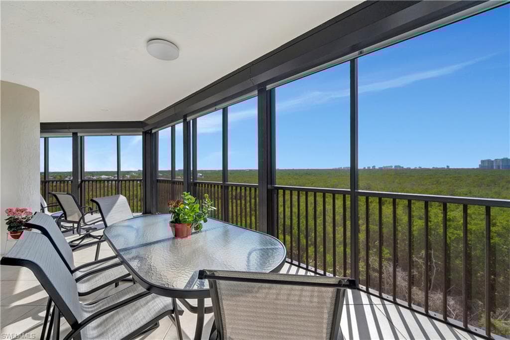445 Cove Tower Dr 702, Naples, FL 34110-37