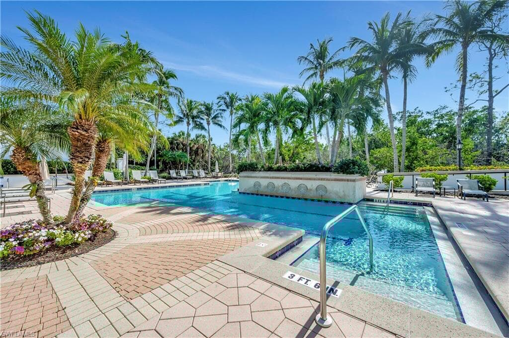 445 Cove Tower Dr 702, Naples, FL 34110-45