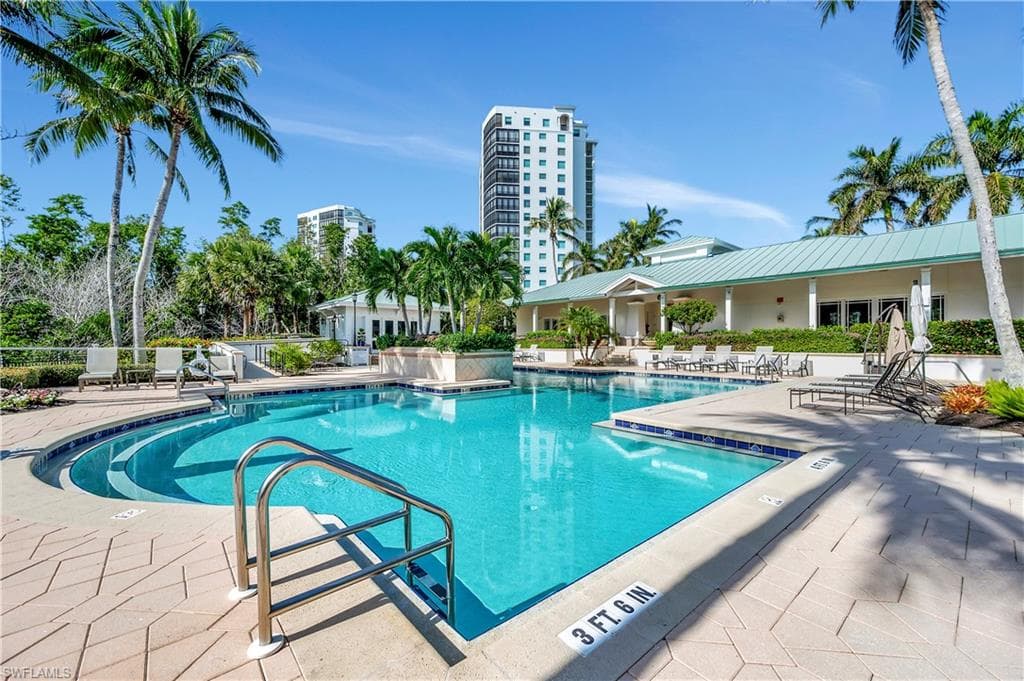 445 Cove Tower Dr 702, Naples, FL 34110-46