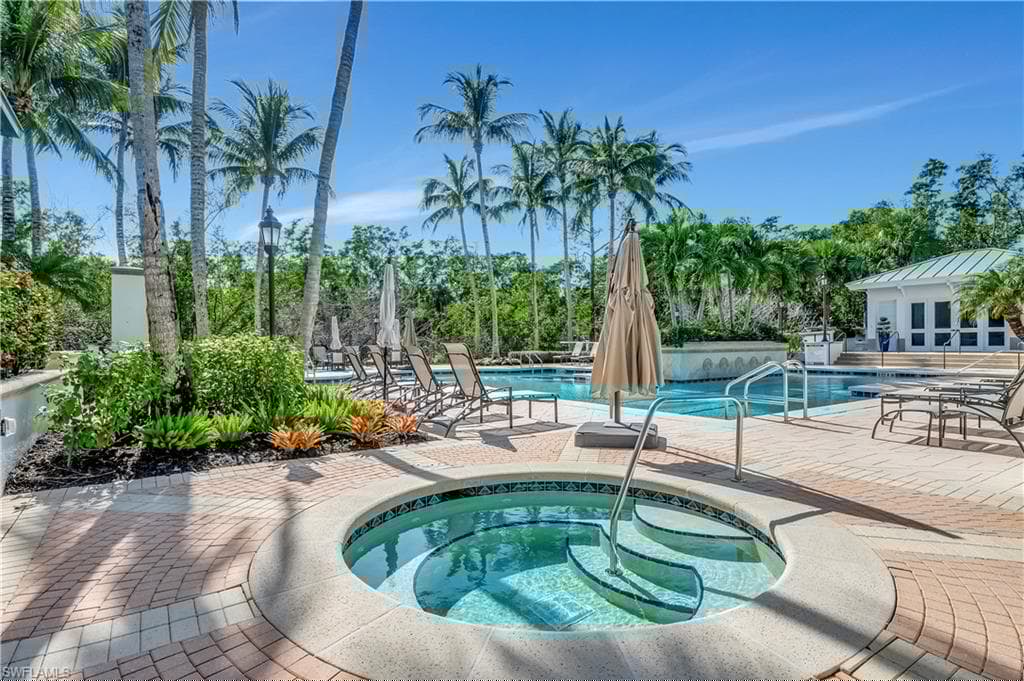 445 Cove Tower Dr 702, Naples, FL 34110-47