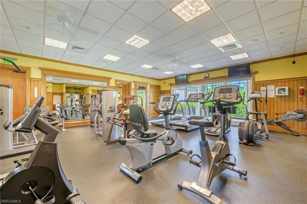 445 Cove Tower Dr 702, Naples, FL 34110-50