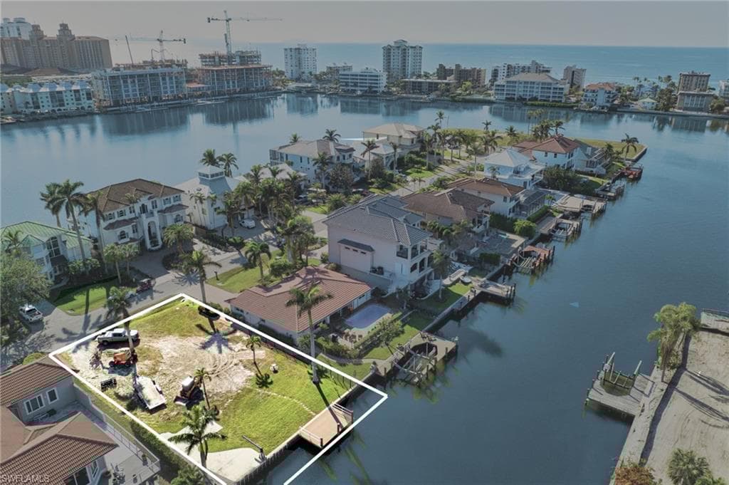 395 Oak Ave, Naples, FL 34108-1