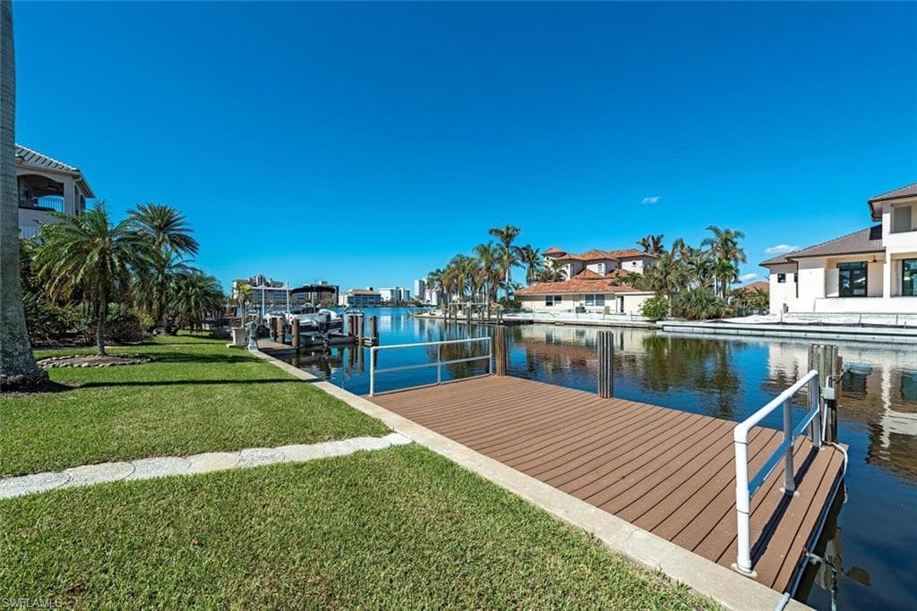395 Oak Ave, Naples, FL 34108-3