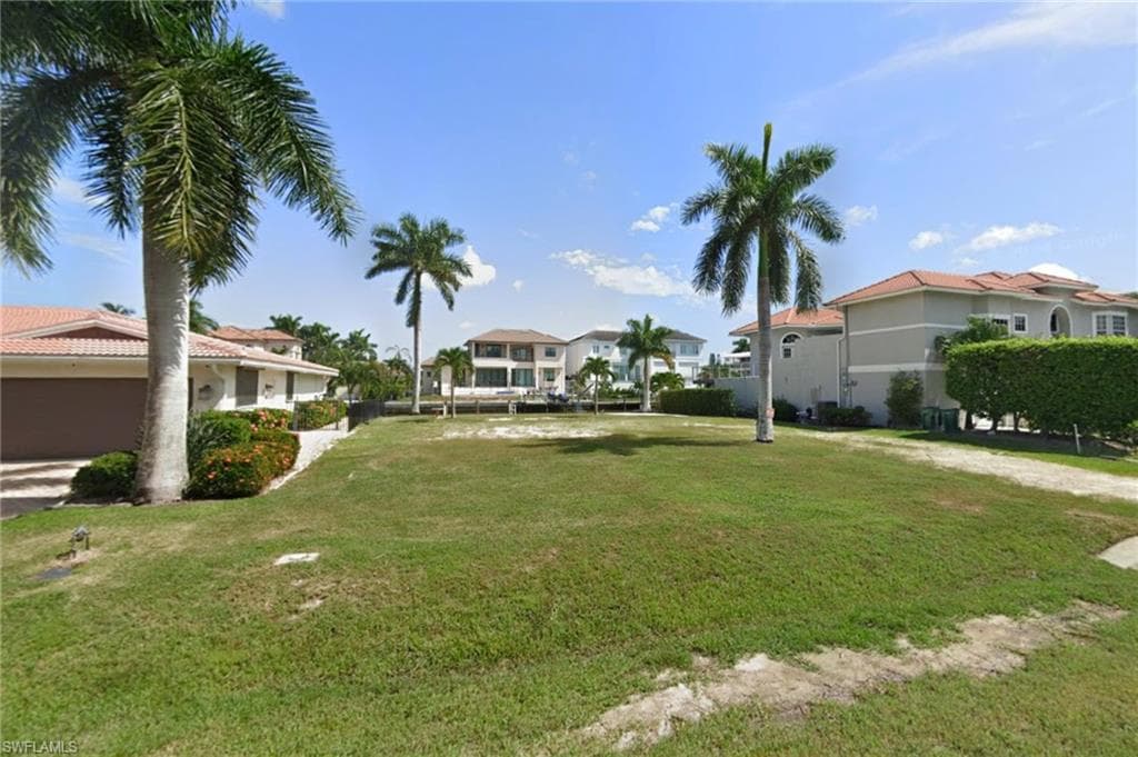 395 Oak Ave, Naples, FL 34108-5