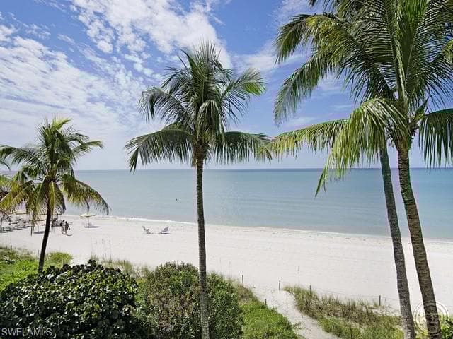 395 Oak Ave, Naples, FL 34108-8