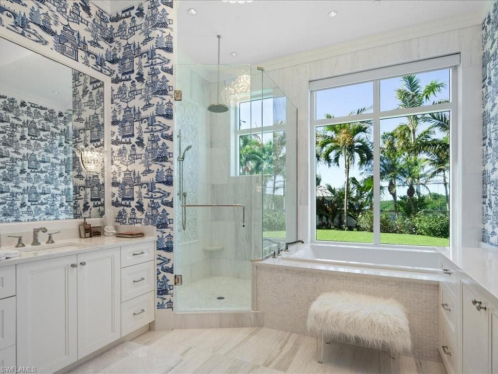 13665 Vanderbilt Dr 201, Naples, FL 34110-19