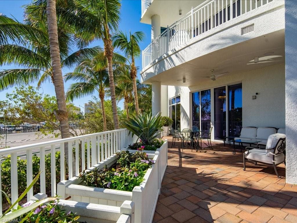13665 Vanderbilt Dr 201, Naples, FL 34110-36