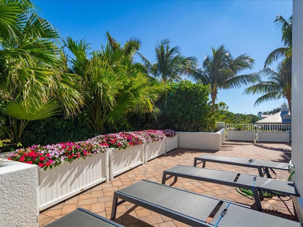 13665 Vanderbilt Dr 201, Naples, FL 34110-37