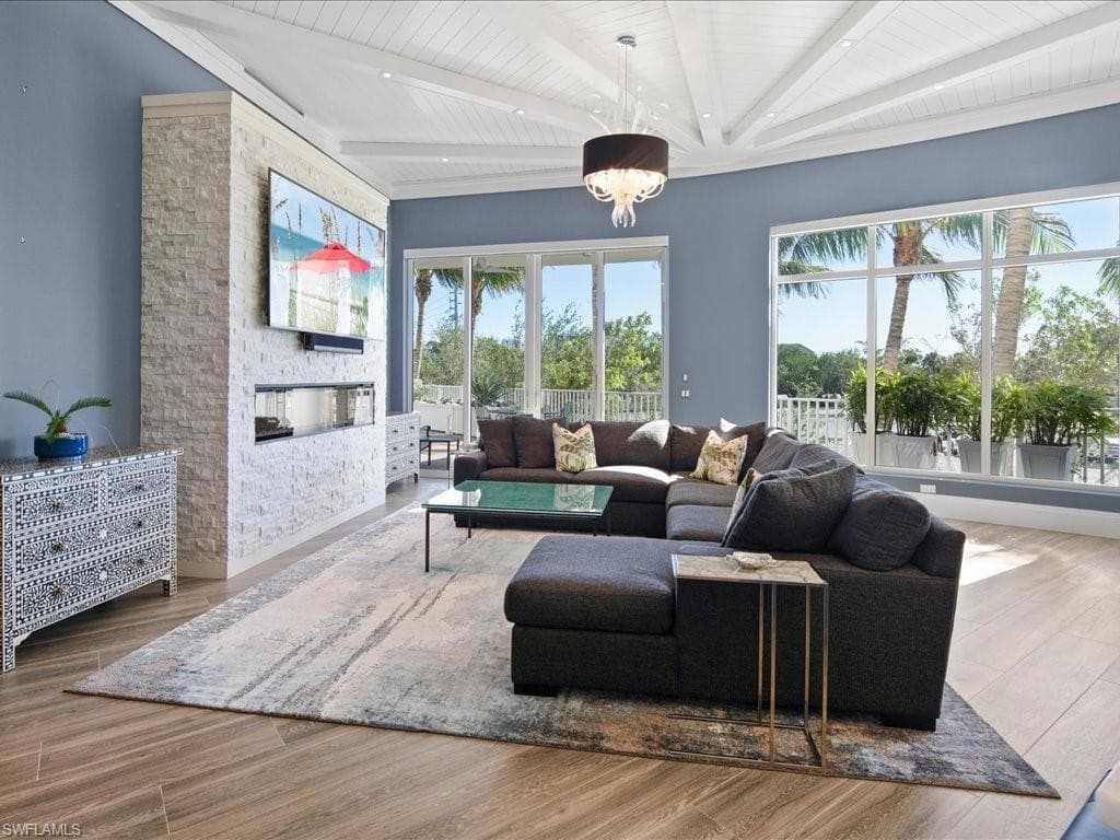 13665 Vanderbilt Dr 201, Naples, FL 34110-5