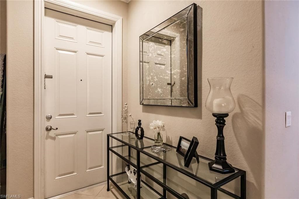 9153 Chula Vista St 13204, Naples, FL 34113-10