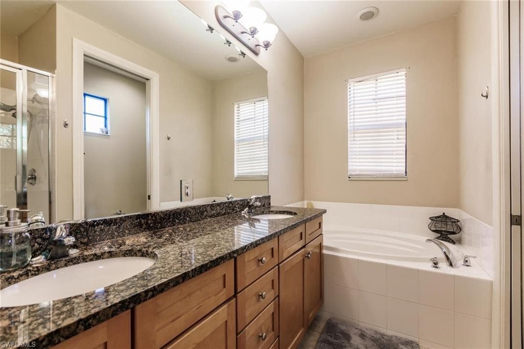 9153 Chula Vista St 13204, Naples, FL 34113-23