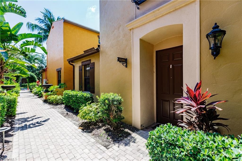 9153 Chula Vista St 13204, Naples, FL 34113-3