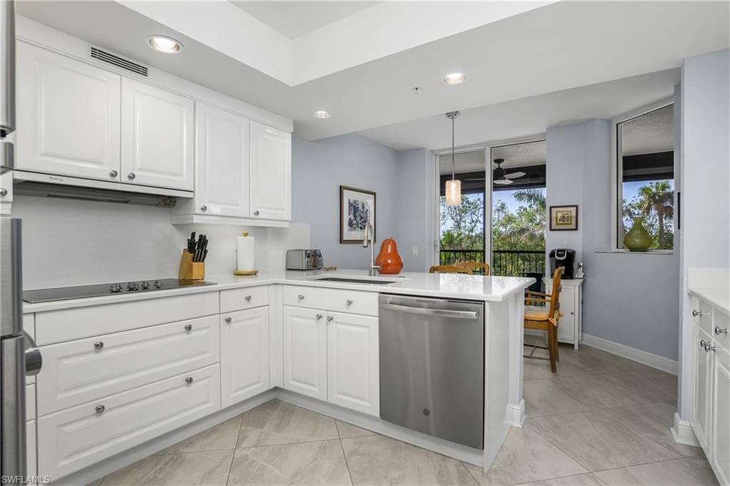 7225 Pelican Bay Blvd 203, Naples, FL 34108-10