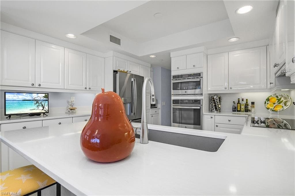 7225 Pelican Bay Blvd 203, Naples, FL 34108-12
